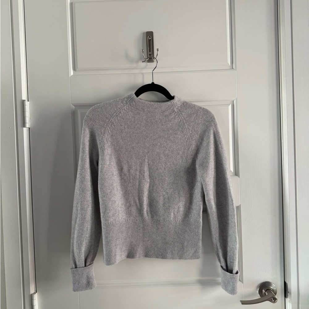 Vince Wool Light Gray Knit Pullover